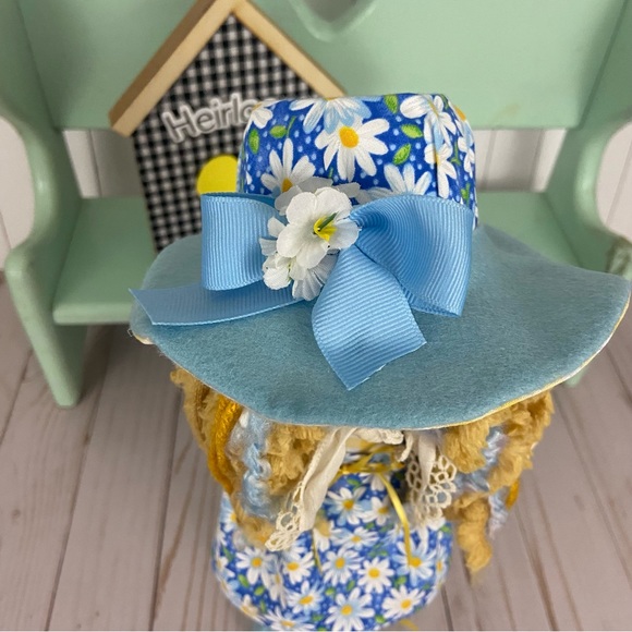 ❌SOLD❌Gnome Spring Blue Daisy Girl Yellow Floral Felt Hat Handmade Female - Picture 3 of 15
